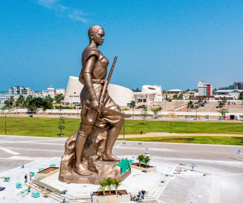 Monument de l'Amazone à Cotonou au Bénin